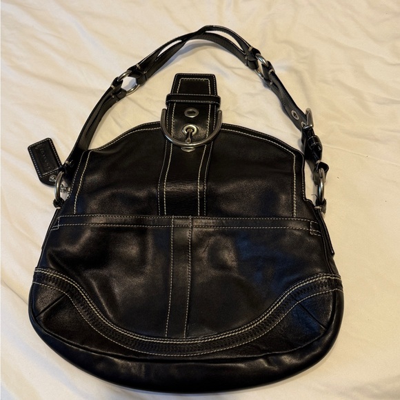 Vintage Coach Black Leather Shoulder Bag with Buckle Detail - Picture 6 of 10